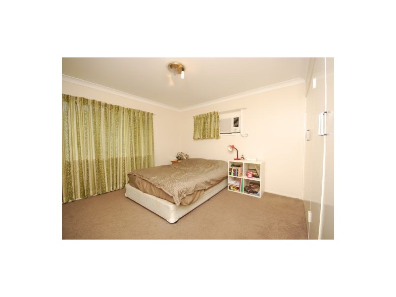 2 Acron Street, Macgregor QLD 4109