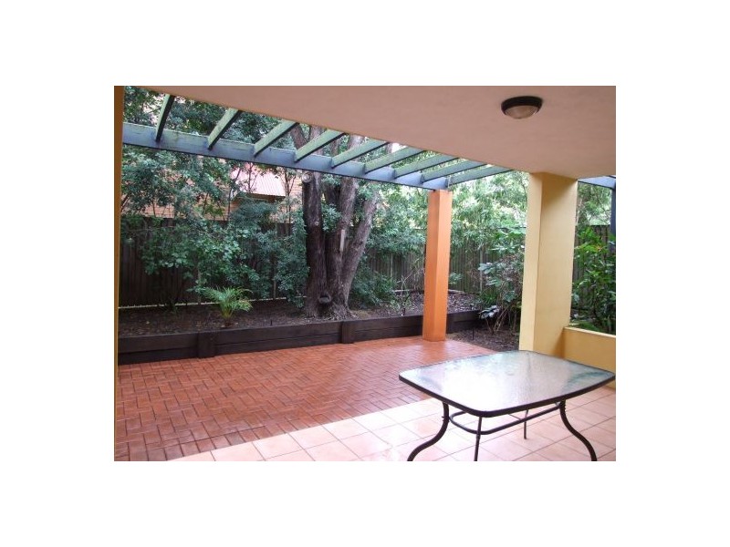 Unit 3 85-87 Victoria Terrace, Greenslopes QLD 4120