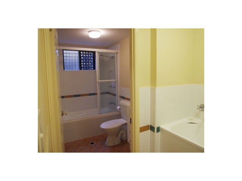 Unit 3 85-87 Victoria Terrace, Greenslopes QLD 4120