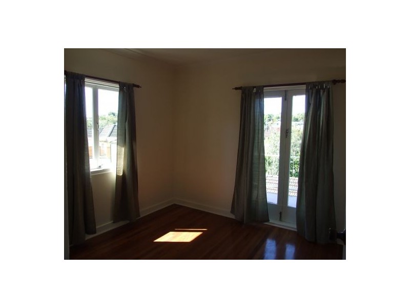 123 Creek Road, Mount Gravatt East QLD 4122