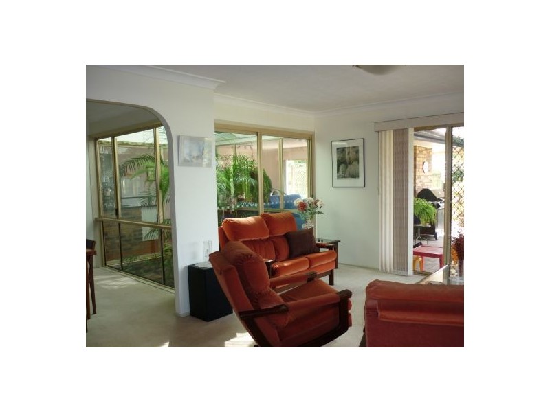 16 Boorala Crescent, Eight Mile Plains QLD 4113