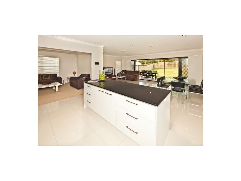 25 Bernecker Street, Carina QLD 4152