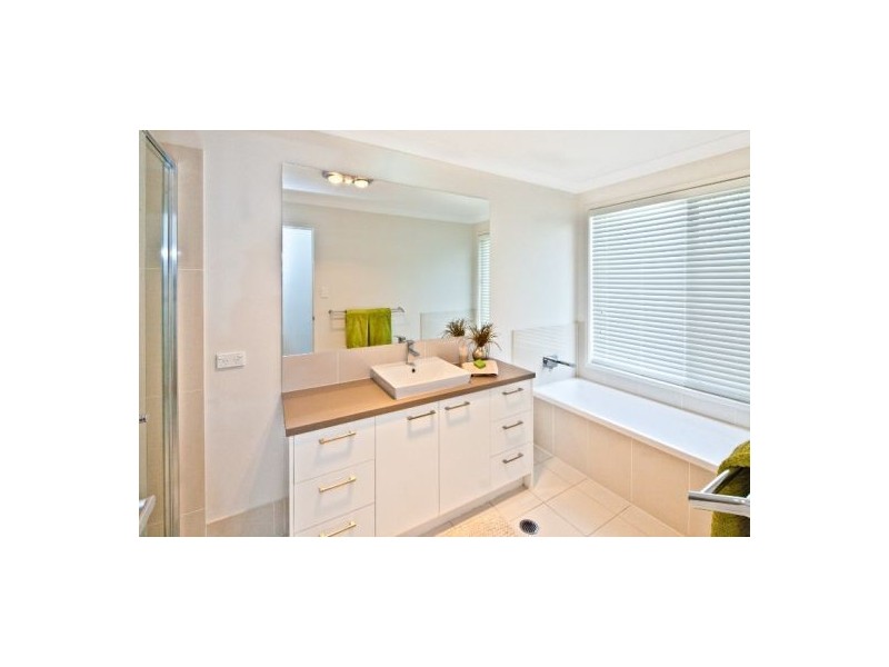 25 Bernecker Street, Carina QLD 4152