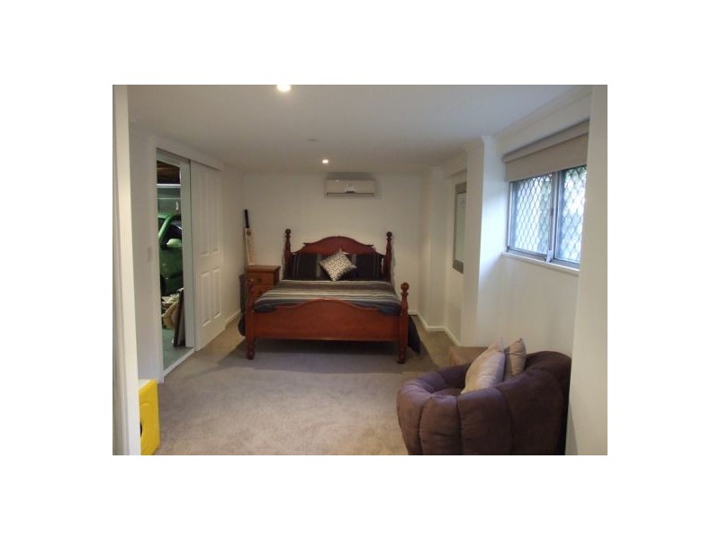 12 Liamena Street, Mansfield QLD 4122