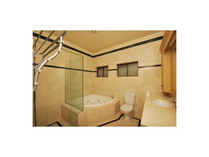 591 Mt Gravatt Capalaba Road, Wishart QLD 4122