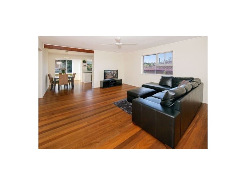 194 Broadwater Road, Mansfield QLD 4122