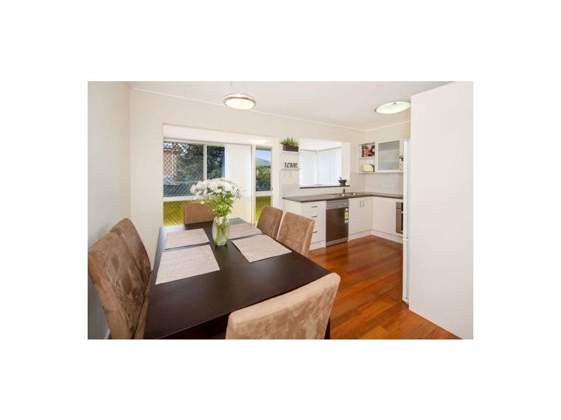 194 Broadwater Road, Mansfield QLD 4122