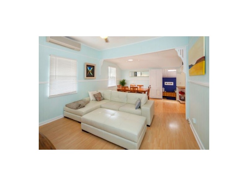 112 Broadwater Rd, Mount Gravatt East QLD 4122