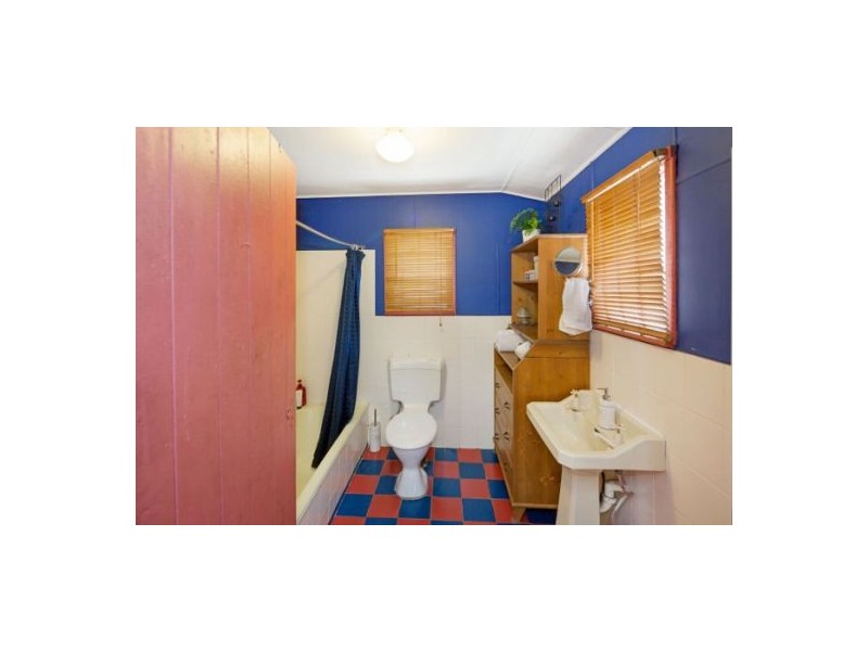 112 Broadwater Rd, Mount Gravatt East QLD 4122