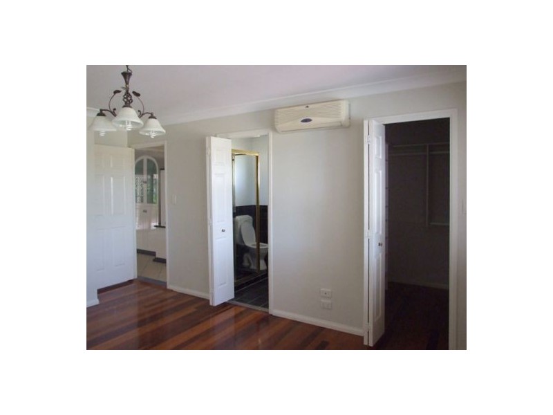 33 Canter Street, Mansfield QLD 4122