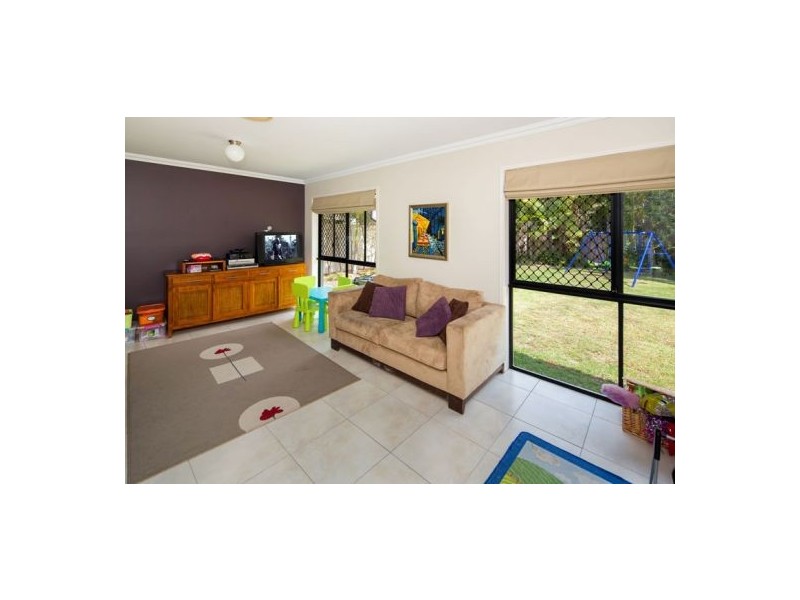 15 St Andrew Place, Wishart QLD 4122