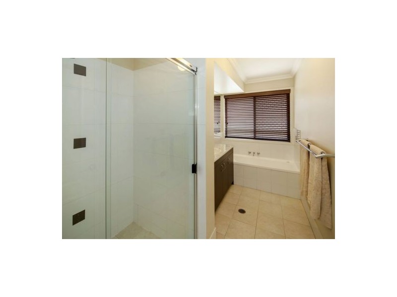 15 St Andrew Place, Wishart QLD 4122