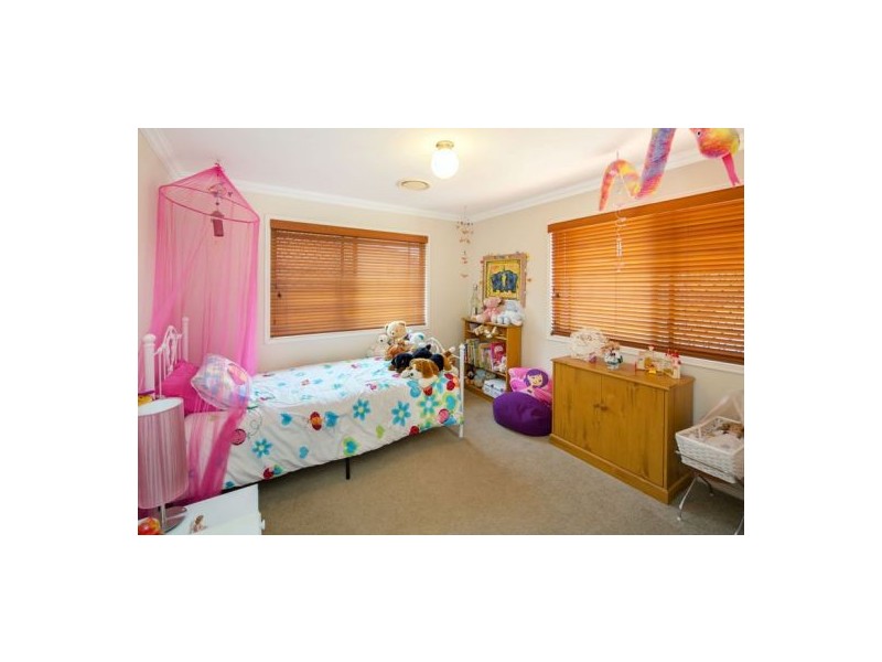 15 St Andrew Place, Wishart QLD 4122