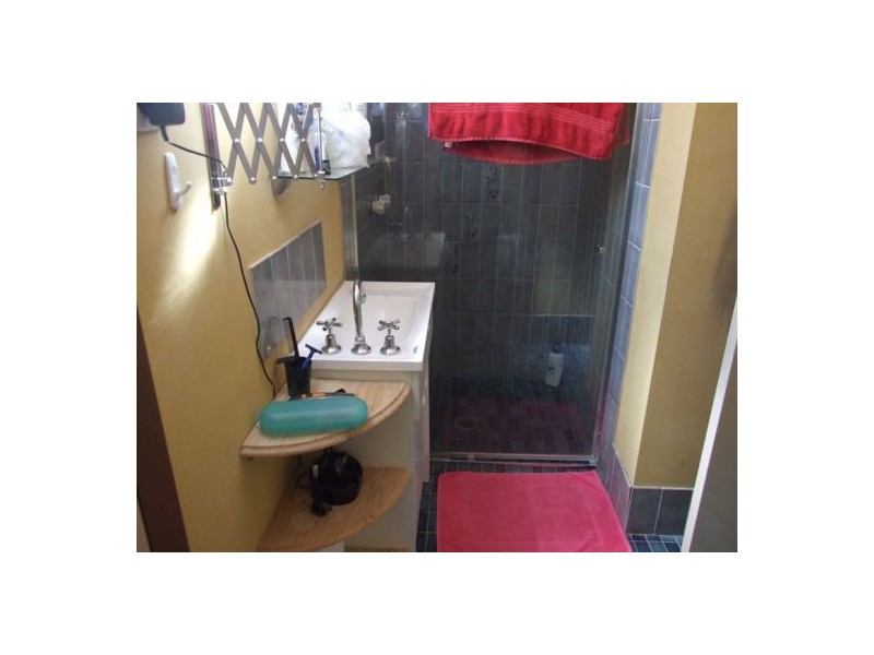 6a Redleaf Street, Mansfield QLD 4122