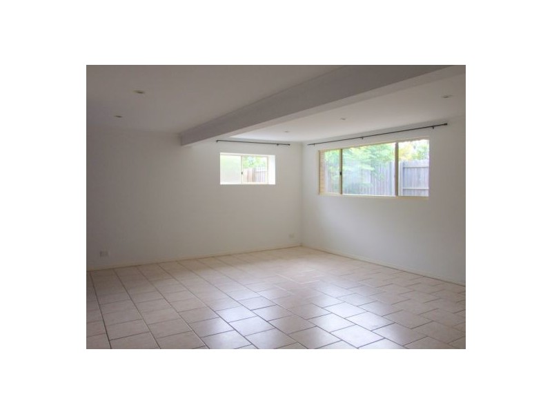 11 Hilary Street, Wishart QLD 4122