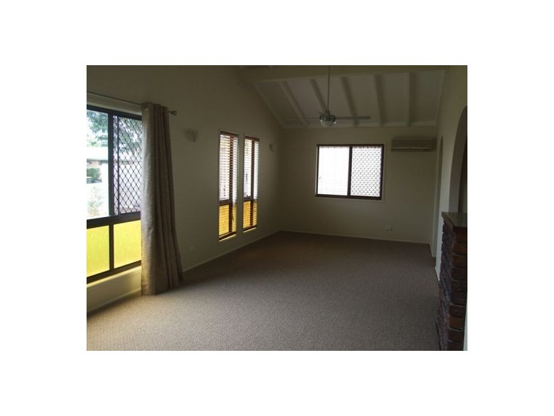 33 Cummin Street, Wishart QLD 4122