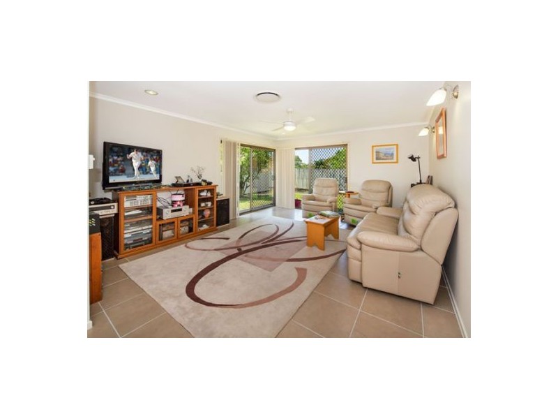 2 Harvey Place, Wishart QLD 4122