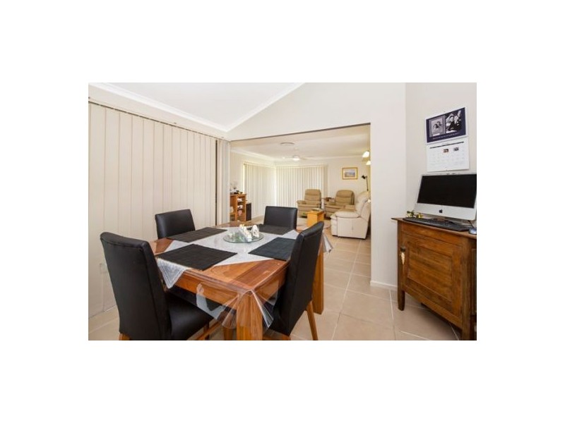 2 Harvey Place, Wishart QLD 4122