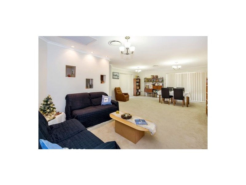 2 Harvey Place, Wishart QLD 4122