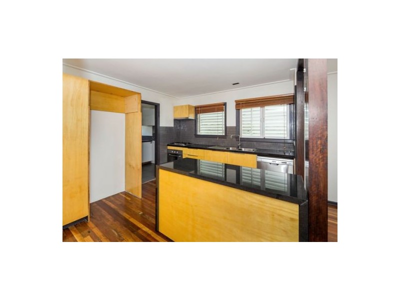 37 Amoria Street, Mansfield QLD 4122