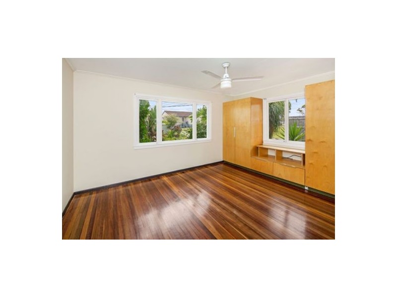 37 Amoria Street, Mansfield QLD 4122