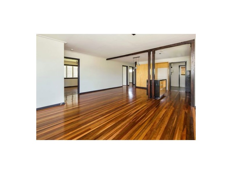 37 Amoria Street, Mansfield QLD 4122