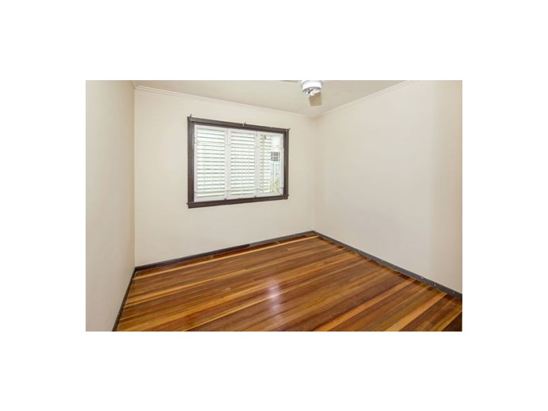 37 Amoria Street, Mansfield QLD 4122