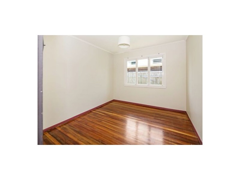 37 Amoria Street, Mansfield QLD 4122