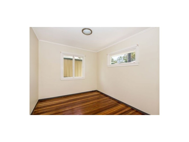 37 Amoria Street, Mansfield QLD 4122