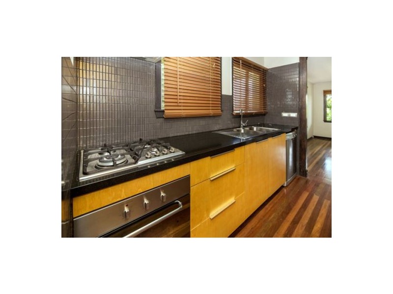 37 Amoria Street, Mansfield QLD 4122