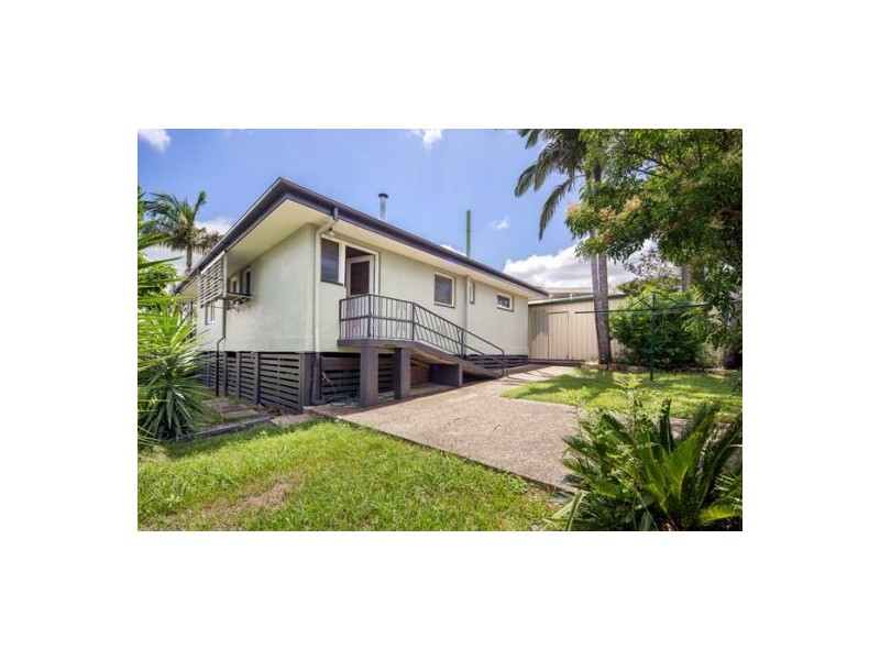 37 Amoria Street, Mansfield QLD 4122
