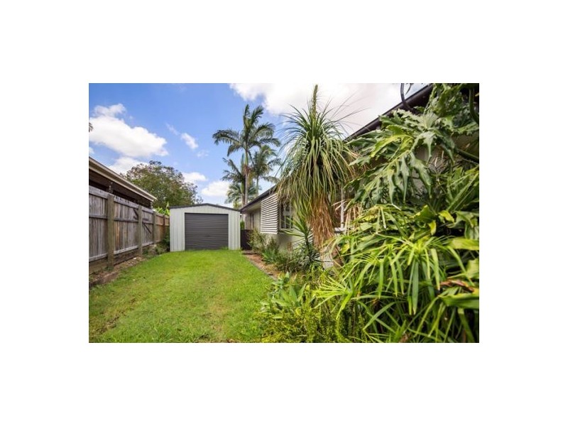 37 Amoria Street, Mansfield QLD 4122