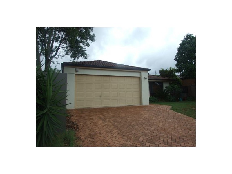11 Bond Place, Carindale QLD 4152