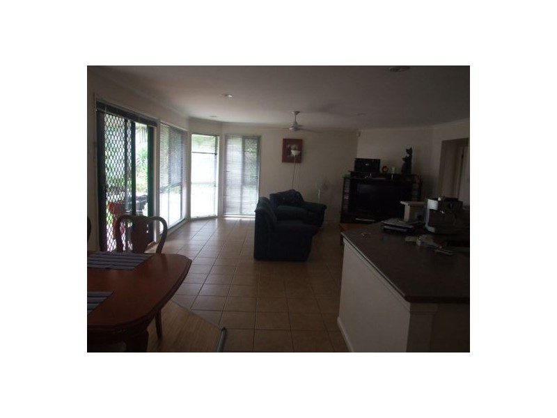 11 Bond Place, Carindale QLD 4152