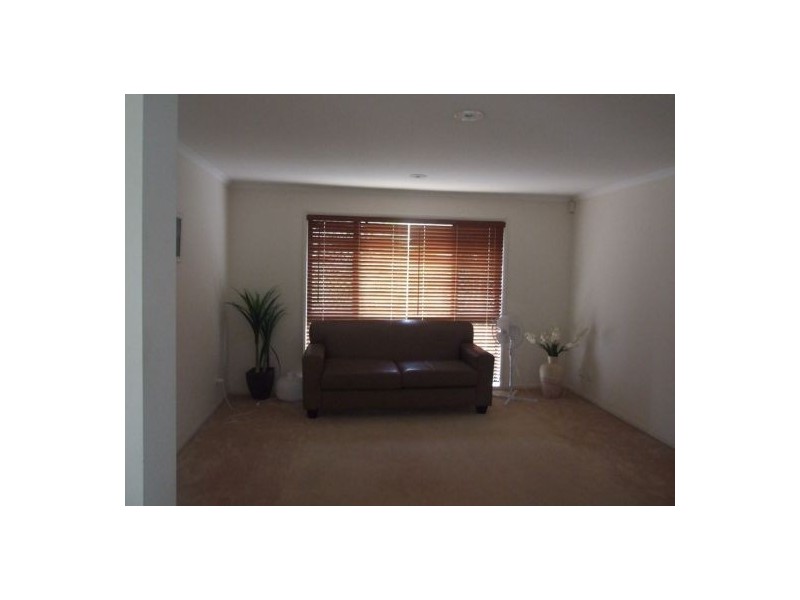 11 Bond Place, Carindale QLD 4152