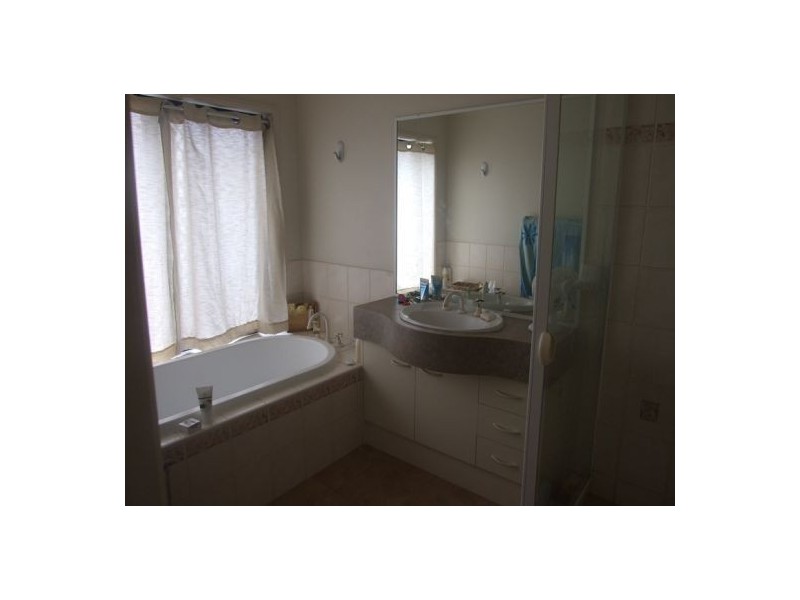 11 Bond Place, Carindale QLD 4152