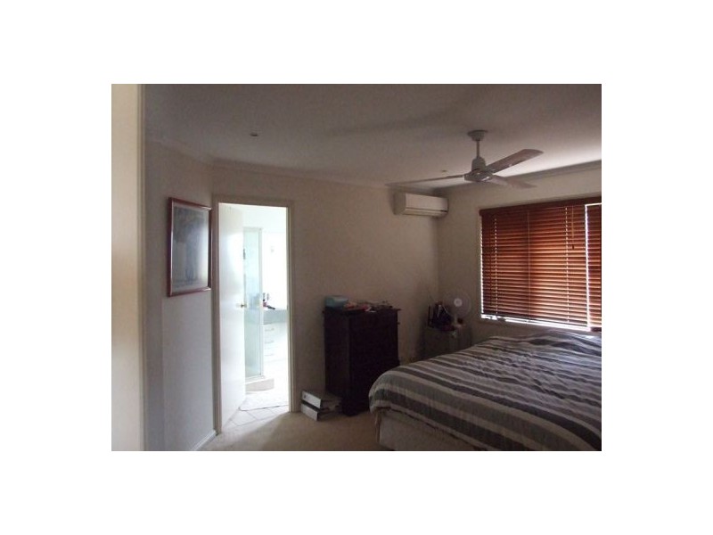 11 Bond Place, Carindale QLD 4152