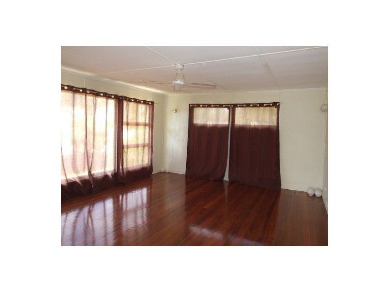 142 Mt Gravatt Capalaba Rd, Upper Mount Gravatt QLD 4122