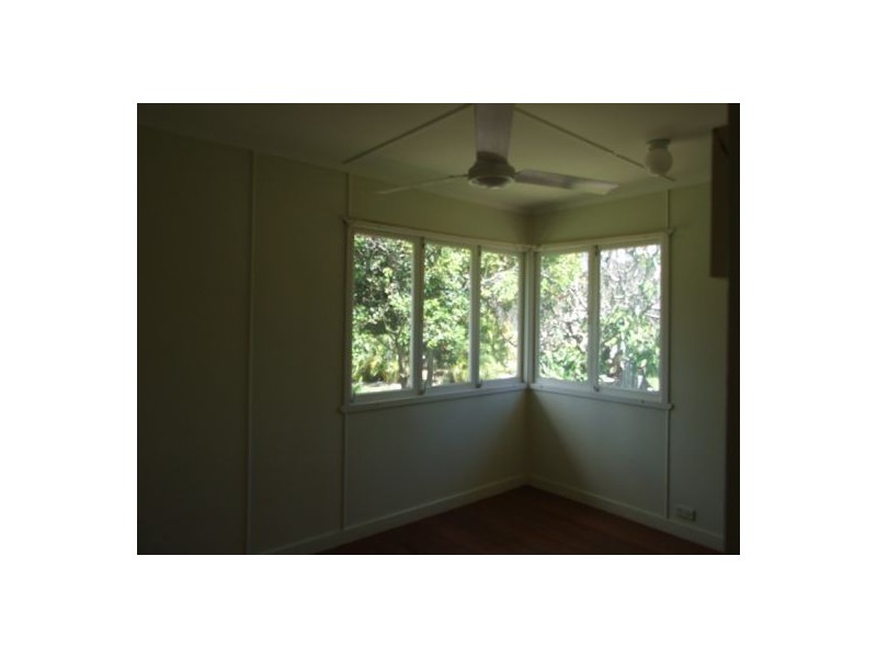 142 Mt Gravatt Capalaba Rd, Upper Mount Gravatt QLD 4122