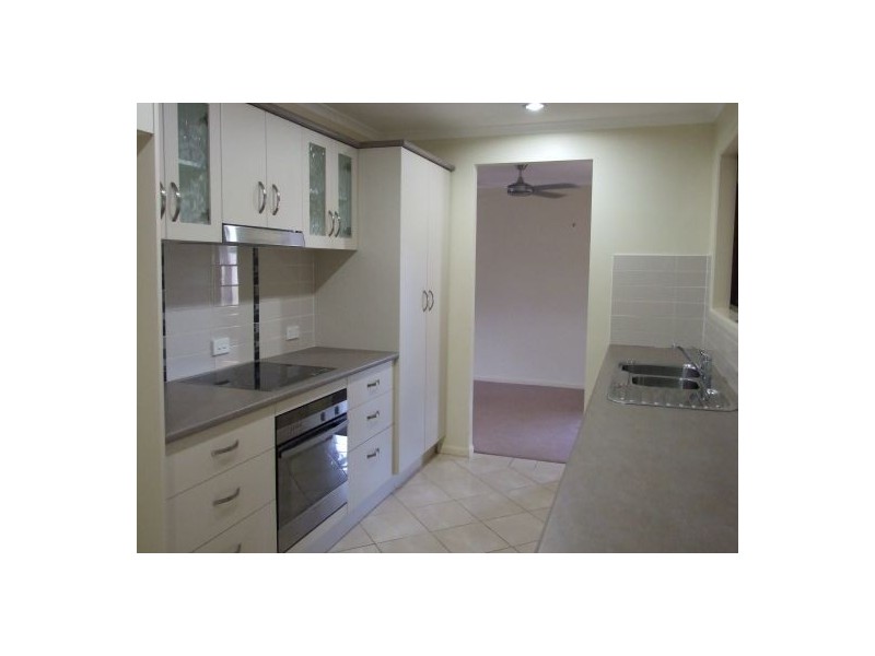 2/22 Greenland Street, Wishart QLD 4122