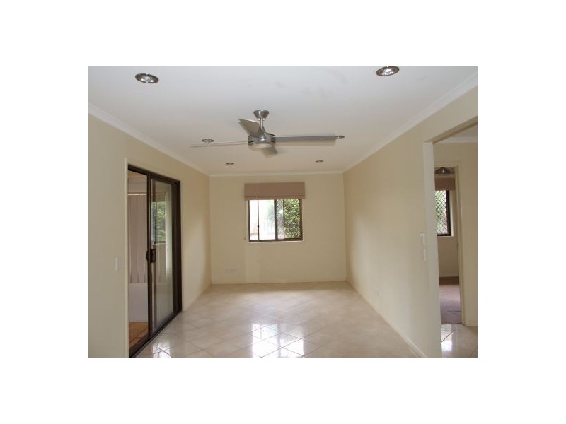 2/22 Greenland Street, Wishart QLD 4122