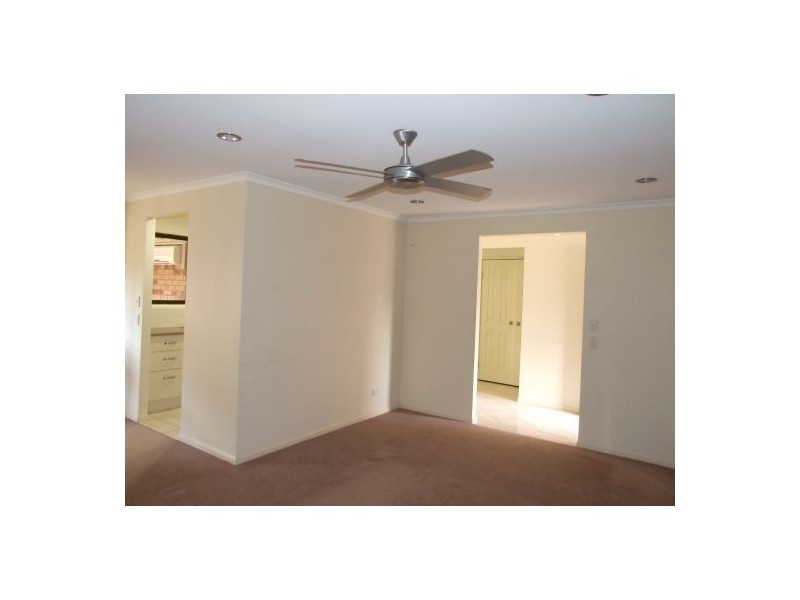 2/22 Greenland Street, Wishart QLD 4122