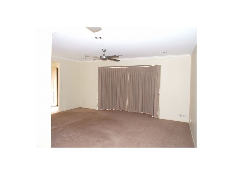 2/22 Greenland Street, Wishart QLD 4122