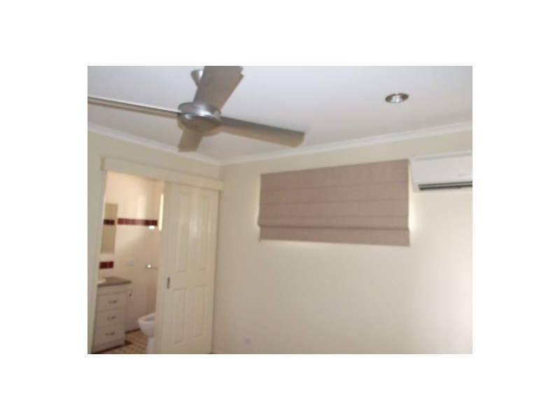 2/22 Greenland Street, Wishart QLD 4122