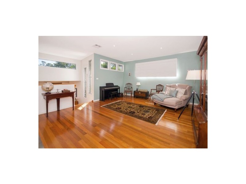 38 Lomandra Pl, Chapel Hill QLD 4069