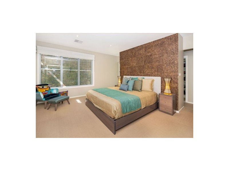 38 Lomandra Pl, Chapel Hill QLD 4069