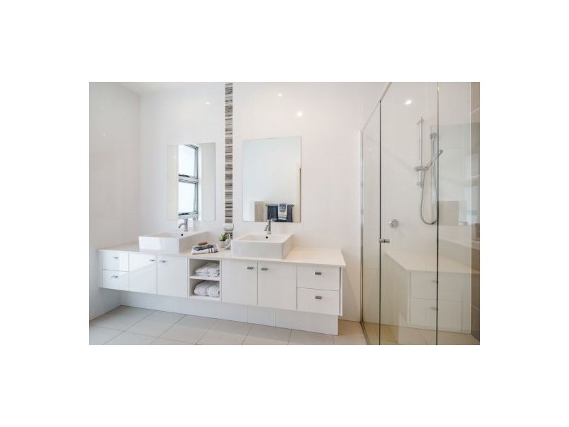 38 Lomandra Pl, Chapel Hill QLD 4069