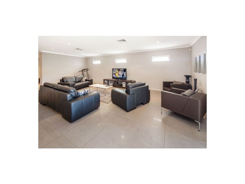 98 Hibiscus Close, Wishart QLD 4122