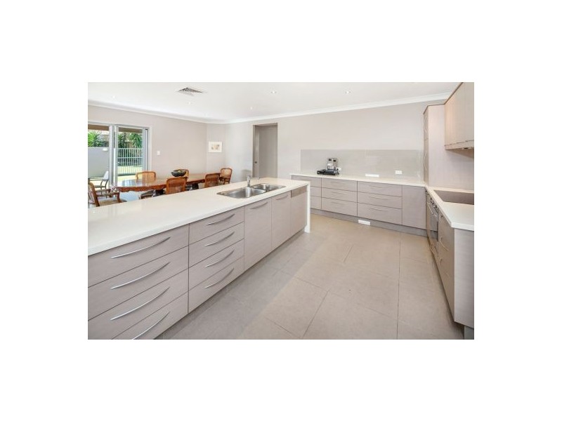 98 Hibiscus Close, Wishart QLD 4122