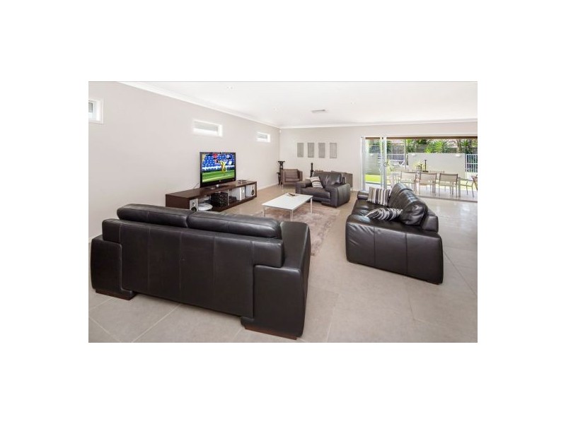 98 Hibiscus Close, Wishart QLD 4122